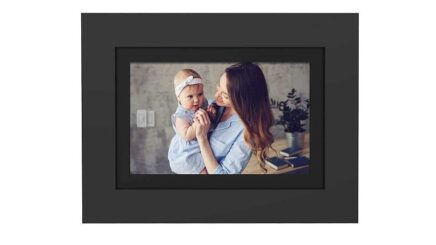 PhotoShare Friends and Family smart frame 8 digital photo review